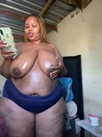 Curvycandy95