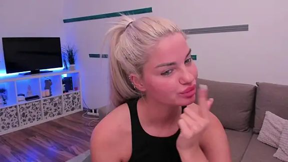 Nia_Blondie_X