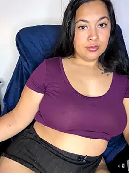 latina_curvy22