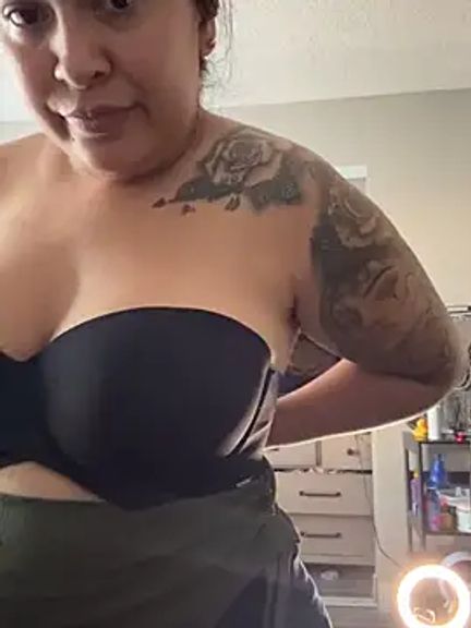 latina_curvy22