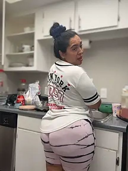 latina_curvy22