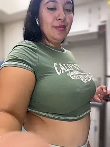 latina_curvy22