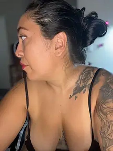 latina_curvy22