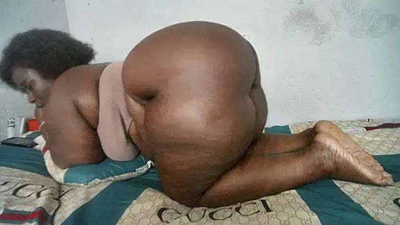 ASSQUEEN37Xx