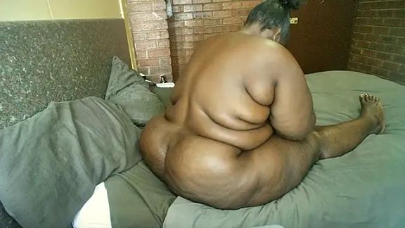 ASSQUEEN37Xx