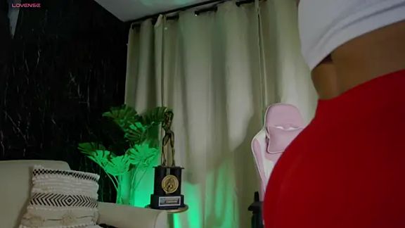Emily_Foxx01