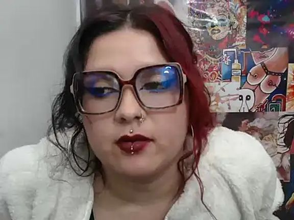 Curvy-Queen