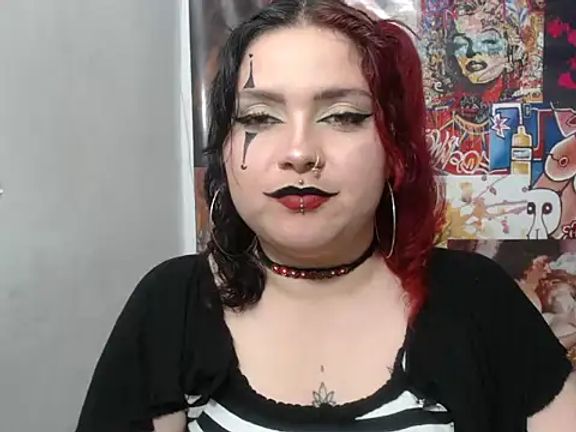 Curvy-Queen