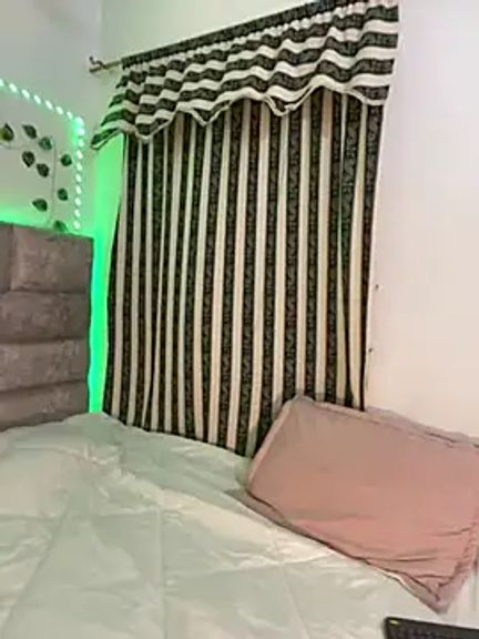 roselyn_caprice