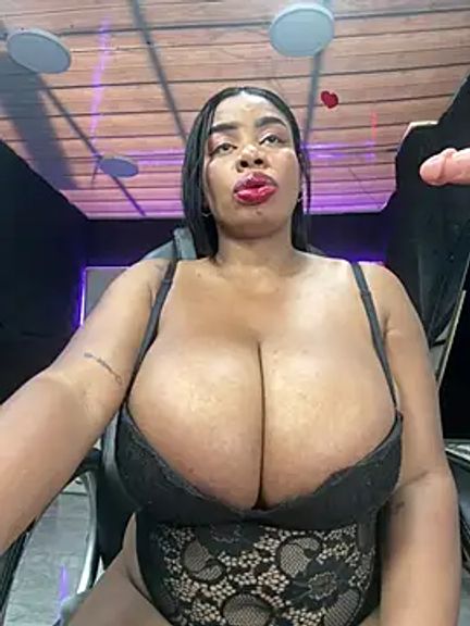 sammanta_boobs