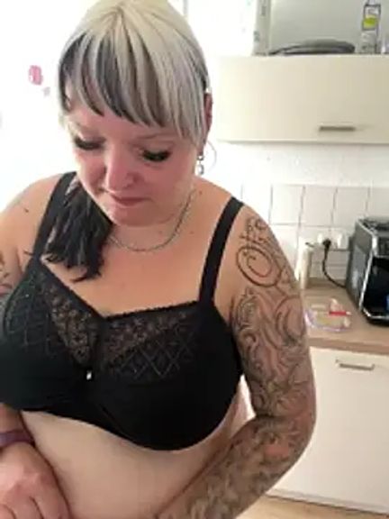 CurvyAngelina_Official