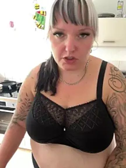 CurvyAngelina_Official