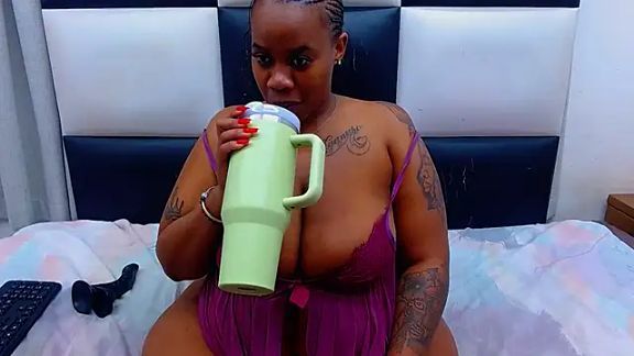 SEXYHUGEASSxxx