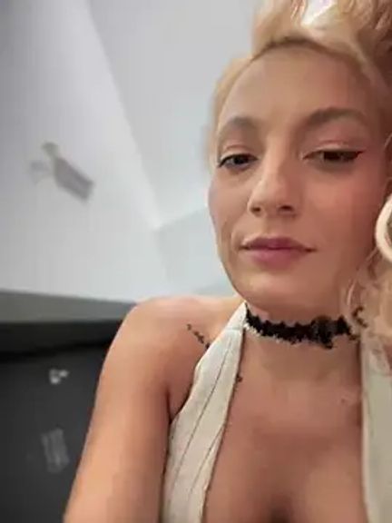 Ella_Charm