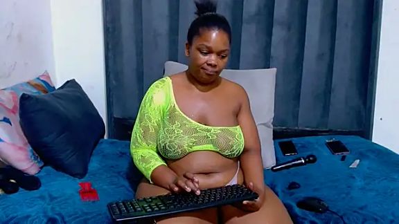 BigbootyNickyx