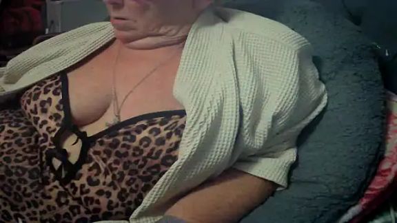 Playful_MILF_Demi
