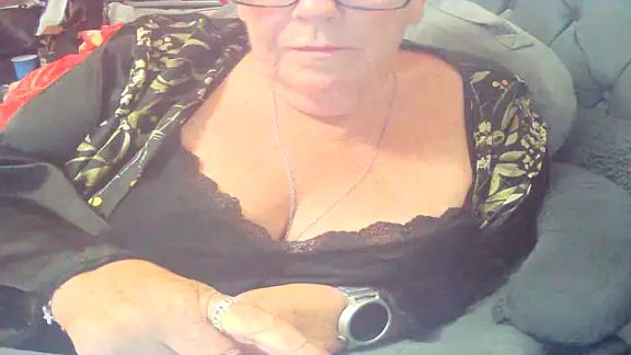 Playful_MILF_Demi