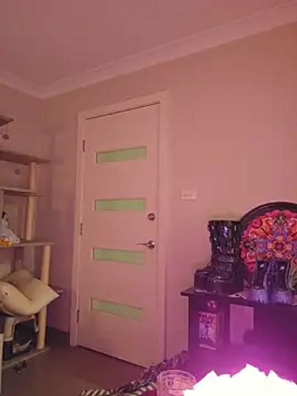 lonely_Cosplay_chick