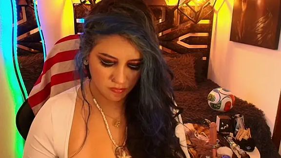 scarleth_blue
