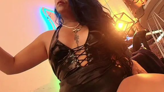scarleth_blue