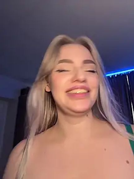 HugeBoobsAlice