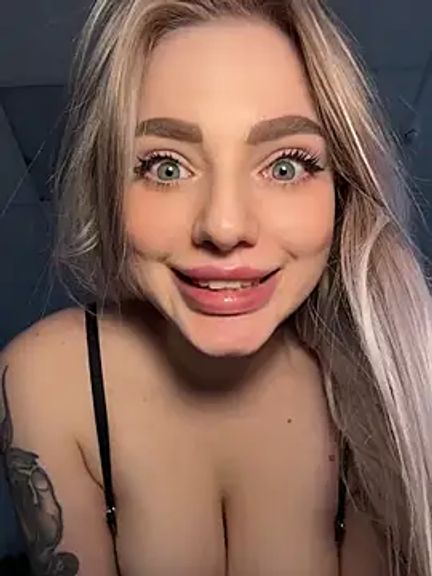 HugeBoobsAlice