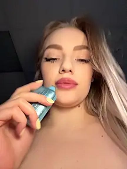 HugeBoobsAlice