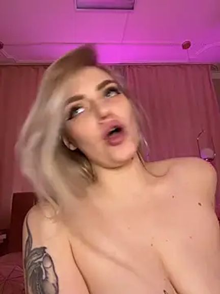HugeBoobsAlice