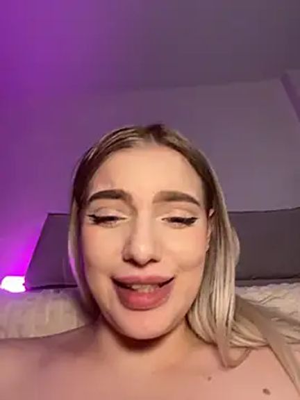 HugeBoobsAlice
