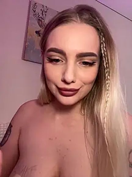 HugeBoobsAlice