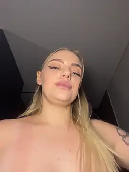 HugeBoobsAlice