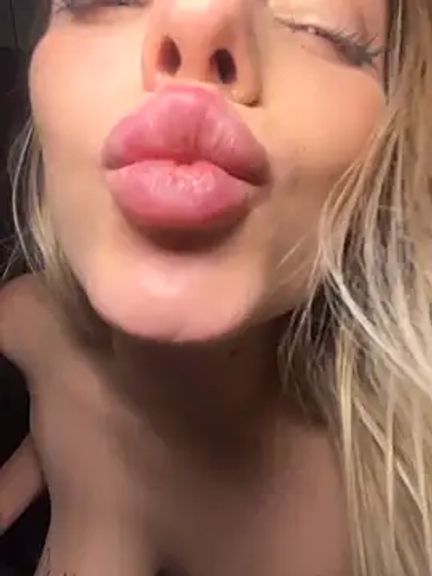 HugeBoobsAlice