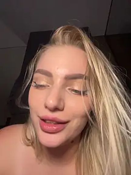 HugeBoobsAlice