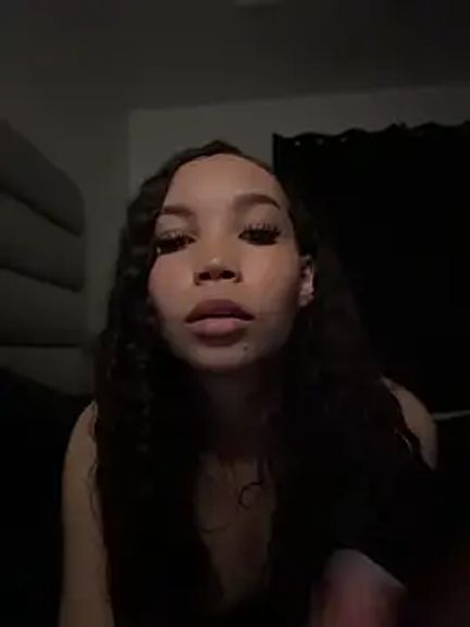 nikkiloveee