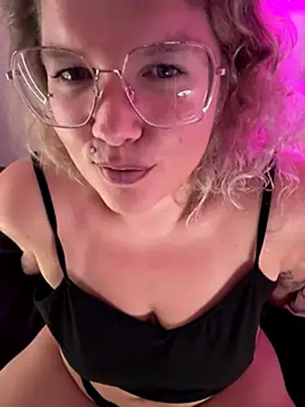 CurvyAnonymousGirl89
