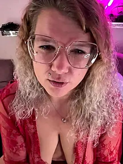 CurvyAnonymousGirl89