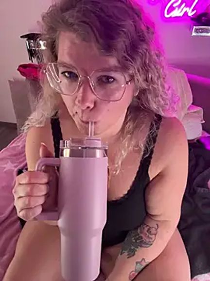 CurvyAnonymousGirl89