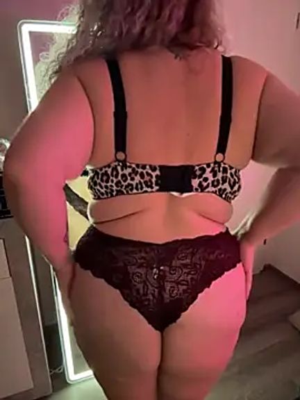 CurvyAnonymousGirl89