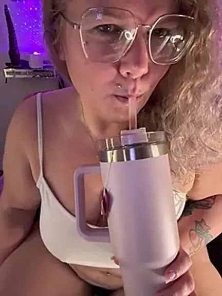 CurvyAnonymousGirl89