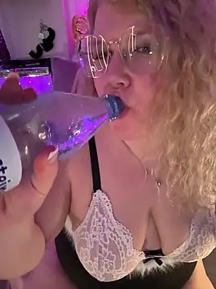 CurvyAnonymousGirl89