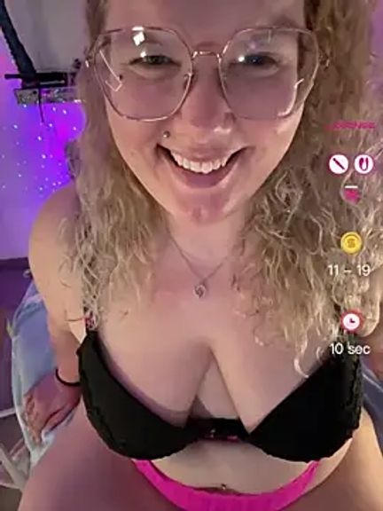 CurvyAnonymousGirl89