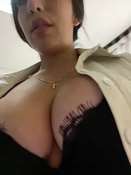 MiaJones21