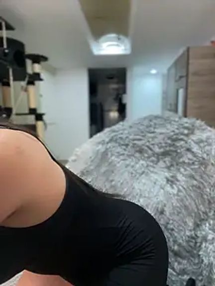 MiaJones21