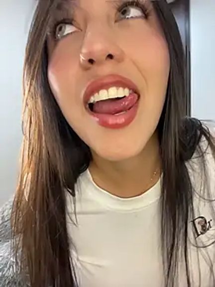 MiaJones21