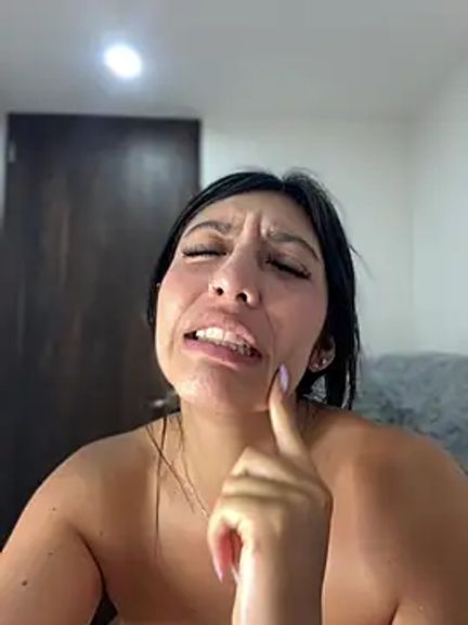 MiaJones21