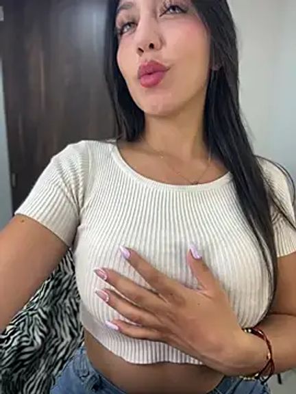 MiaJones21
