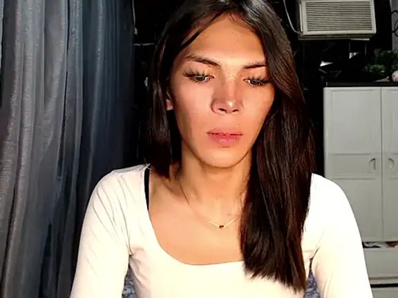 GORGEOUS_CARMEE