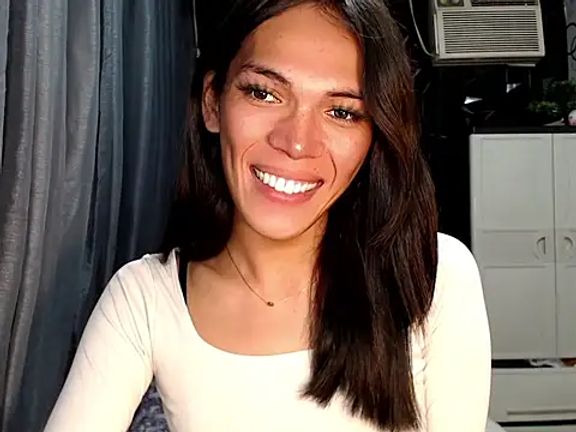 GORGEOUS_CARMEE