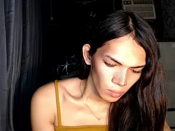 GORGEOUS_CARMEE