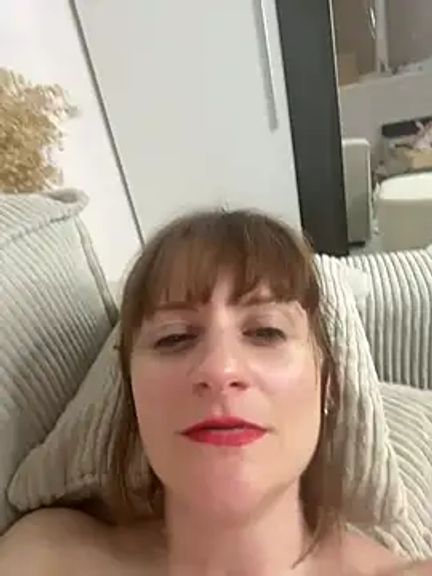victoirenextdoor
